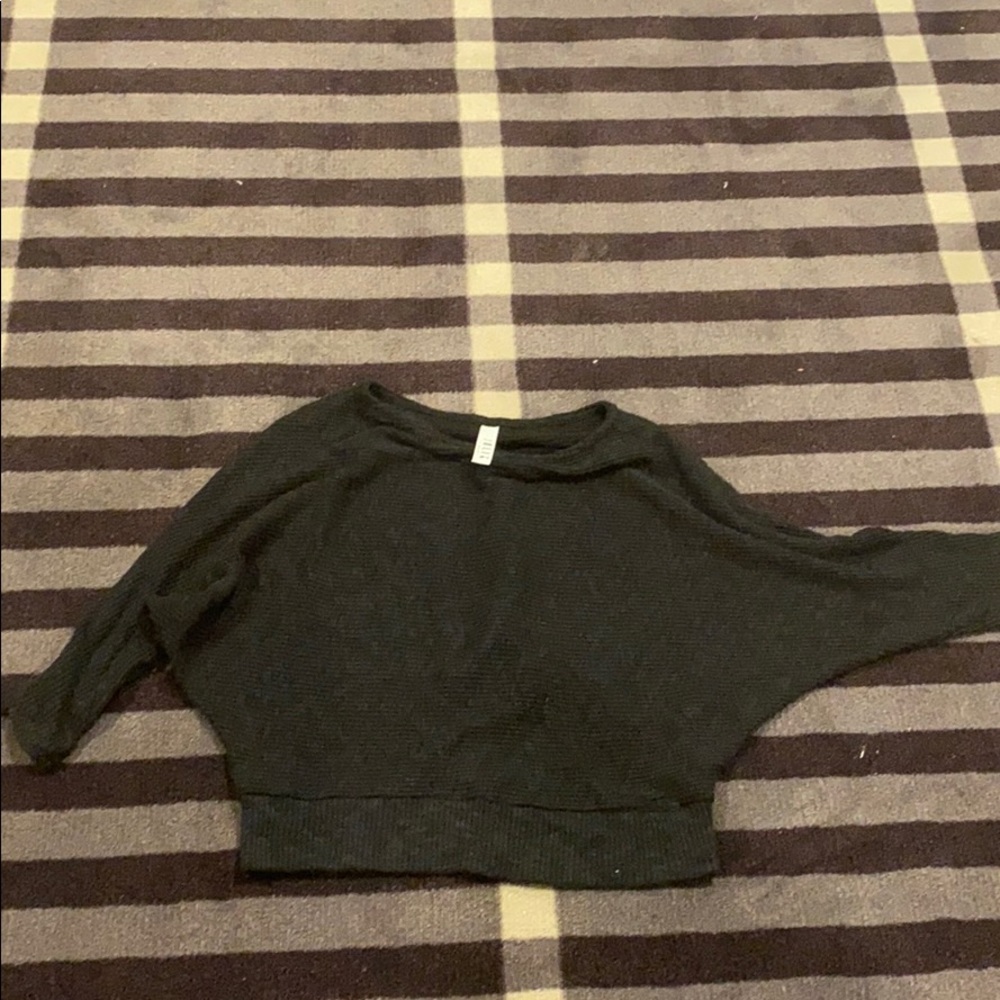 Quarter sleeve sweater